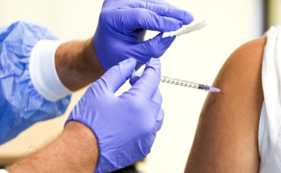 Đức cắt trợ cấp cho người lao động không tiêm vaccine
