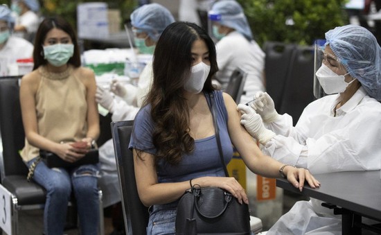 Thái Lan sẵn sàng tiêm vaccine cho học sinh từ 12 tuổi, loài dơi ở Lào mang virus tương tự SARS-CoV-2