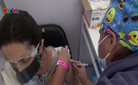 Chile cấp phép sử dụng vaccine của Sinovac cho trẻ em trên 6 tuổi