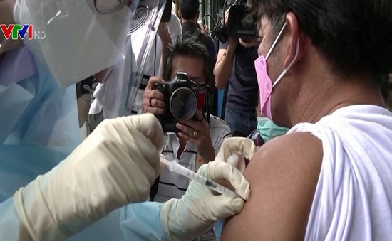 Thái Lan triển khai tiêm mũi vaccine thứ tư ngừa COVID-19