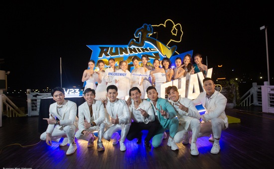 Dàn cast Running Man Vietnam lên đồ siêu đẹp, nổi bật trên du thuyền tại Hạ Long