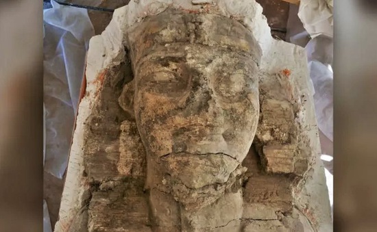 Phát hiện hai bức tượng nhân sư khổng lồ trong ngôi đền Ai Cập cổ đại