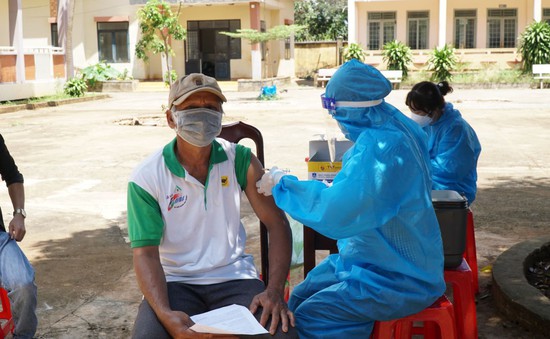 TP. Buôn Ma Thuột thành lập các đội tiêm lưu động đến từng nhà tiêm vaccine cho người dân
