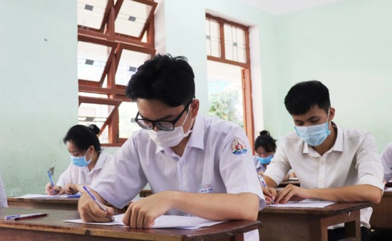 Thi học kỳ ngay sau khi trở lại trường, học sinh ở TP Hồ Chí Minh căng mình với áp lực