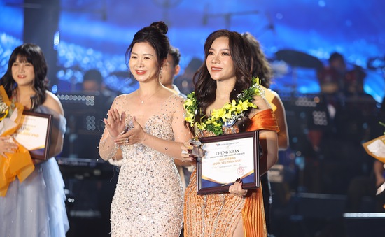 Đoàn Hồng Hạnh nhận giải Thí sinh được yêu thích nhất trên VTVGo