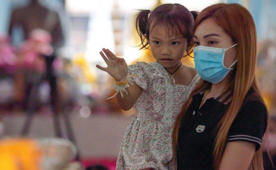 Em bé sống sót kỳ diệu trong vụ thảm sát tại nhà trẻ Thái Lan