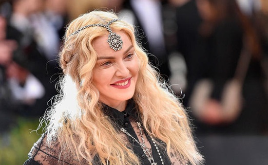 Madonna bất ngờ công khai là người đồng tính