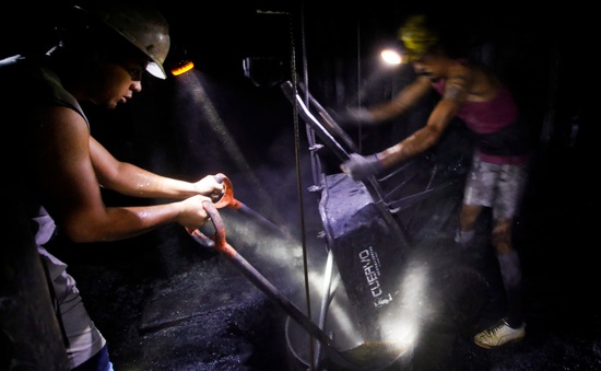 Cuộc sống "mạo hiểm bán mạng sống để kiếm tiền" đầy rủi ro của thợ mỏ than Mexico