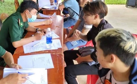 Tiếp nhận 171 lao động Việt Nam từ Campuchia về nước