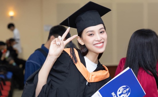 Sao Việt ngày 31/10: Trương Ngọc Ánh hạnh phúc bên bạn trai, Hoa hậu Tiểu Vy khoe bằng tốt nghiệp đại học