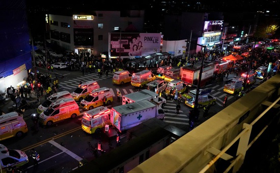 Hàng loạt nghệ sĩ Hàn Quốc hủy bỏ lịch trình sau thảm kịch tại Itaewon