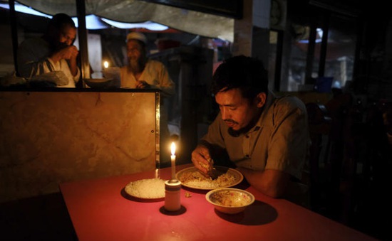 Sập lưới truyền tải quốc gia, Bangladesh mất điện trên diện rộng