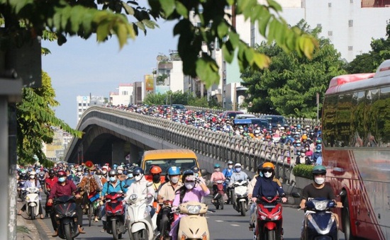 Cần giải pháp giảm ùn tắc quanh sân bay Tân Sơn Nhất