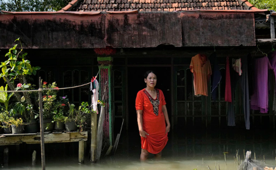 Những ngôi làng đang chìm dần vì nước biển dâng ở Indonesia
