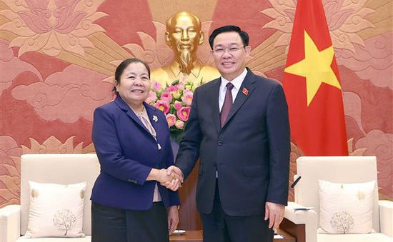 Chủ tịch Quốc hội tiếp Trưởng Ban Tổ chức Trung ương Đảng Nhân dân Cách mạng Lào