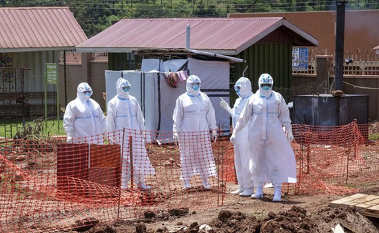 Căng thẳng trong tâm dịch Ebola ở châu Phi