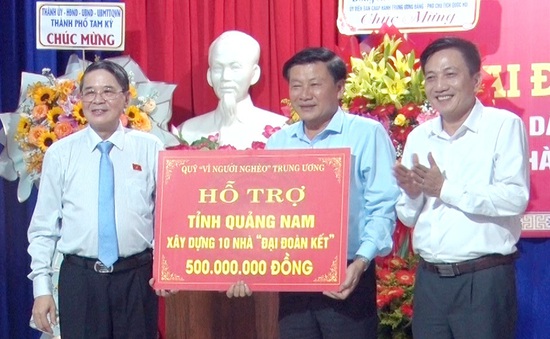 Phó Chủ tịch Quốc hội Nguyễn Đức Hải dự Ngày hội Đại đoàn kết toàn dân tộc tại thành phố Tam Kỳ