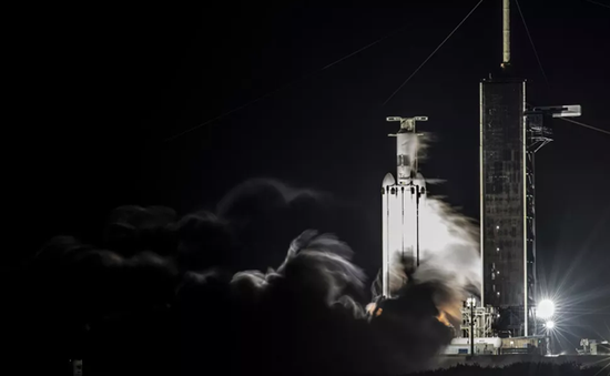 SpaceX tái khởi động sứ mệnh của tên lửa Falcon Heavy