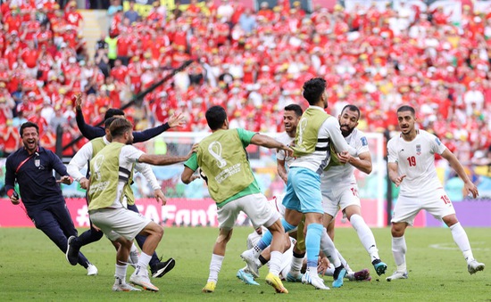 Bảng B World Cup 2022, Xứ Wales 0-2 Iran: Chiến thắng nghẹt thở ở những phút bù giờ!