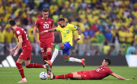 HLV Tite bực dọc trách trọng tài vì chấn thương của Neymar, Danilo