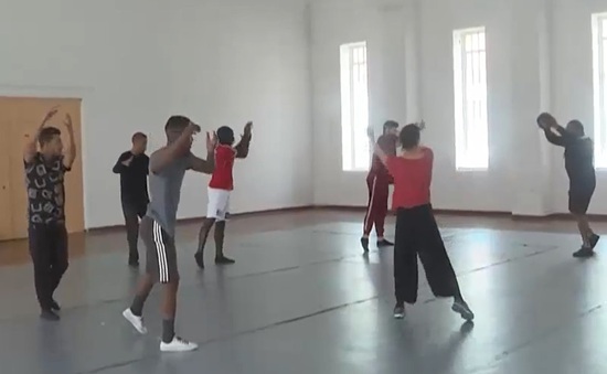 Lớp học khiêu vũ cho những tù nhân