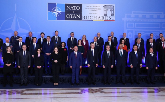 NATO hỗ trợ Ukraine tái thiết hạ tầng năng lượng