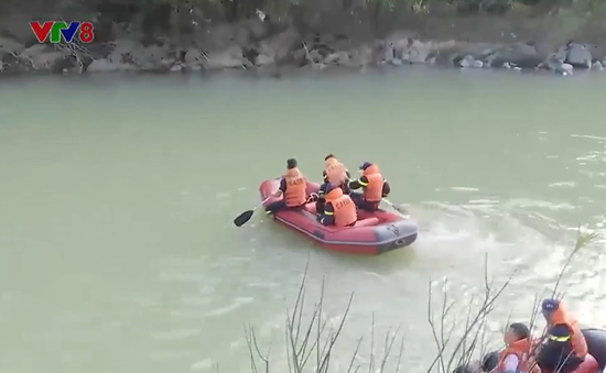 Tìm thấy thi thể tài xế chở khách du lịch lao xuống sông Sêrêpốk