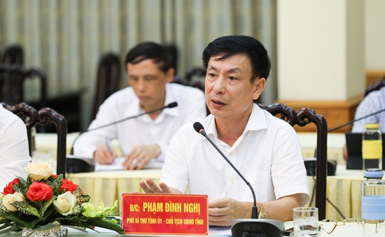 Thi hành kỷ luật khiển trách Chủ tịch UBND tỉnh Thanh Hóa, Nam Định