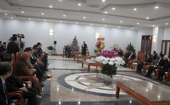Chủ tịch Ủy ban Trung ương MTTQ Việt Nam chúc mừng đồng bào công giáo tại Nghệ An nhân dịp Lễ Giáng sinh