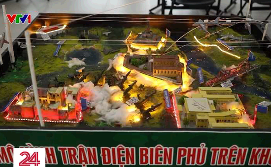 Nhóm học sinh tái hiện chiến dịch Điện Biên Phủ bằng sa bàn