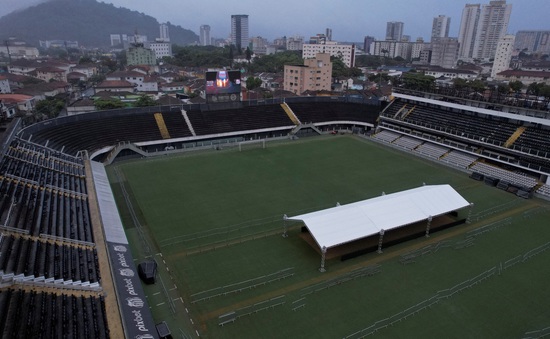 Tang lễ của Vua bóng đá Pele được tổ chức trên sân CLB Santos