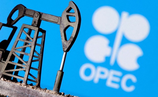 OPEC+ giữ nguyên sản lượng dầu thắt chặt