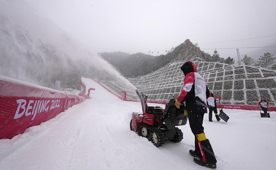 Trung Quốc nâng cao cảnh báo tuyết rơi dày trong trận tuyết đầu tiên ở Bắc Kinh