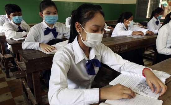 Campuchia cắt giảm giờ dạy học do dịch COVID-19
