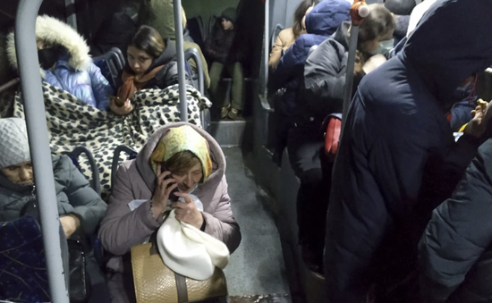 Căng thẳng leo thang, hàng nghìn người dân miền Đông Ukraine sơ tán sang Nga