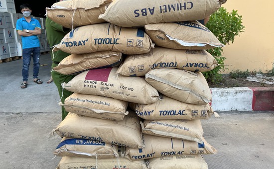 Đồng Nai: Công nhân trộm 4 tấn hạt nhựa của công ty mang bán