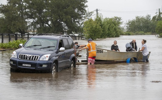 Một người tử vong, 10 người mất tích do lũ lụt ở Australia