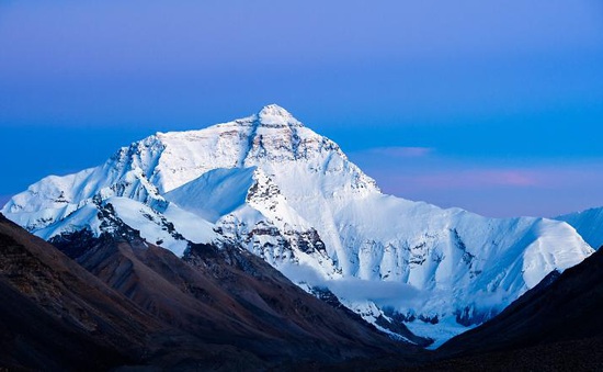 Đỉnh Everest mất đi lớp băng hình thành trong 2.000 năm trong chưa đầy 3 thập kỷ