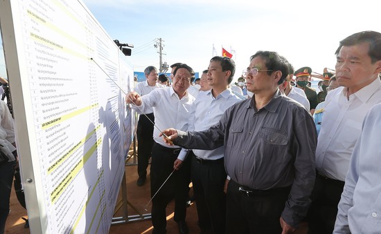 Thủ tướng: Xây dựng sân bay Long Thành, ai không làm được thì đứng sang một bên cho người khác làm