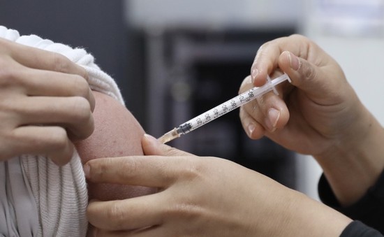 Số vaccine COVID-19 địa phương đăng ký thấp hơn so với số người cần tiêm