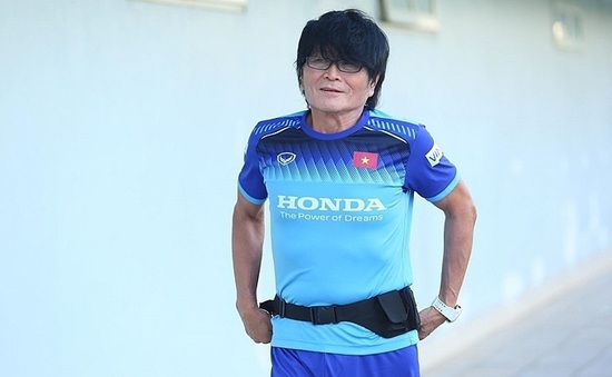 Bác sĩ Choi Ju Young trở lại với bóng đá Việt Nam