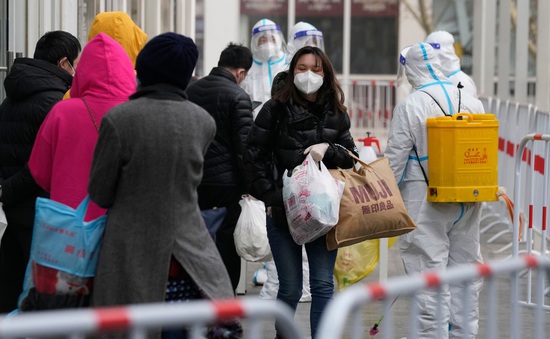 Số ca nhiễm mới COVID-19 tại Trung Quốc tăng theo cấp số nhân
