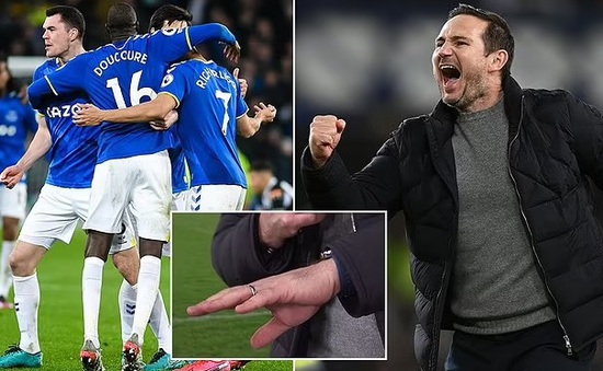 Everton thắng kịch tính Newcastle, Lampard ăn mừng đến... gãy cả ngón tay