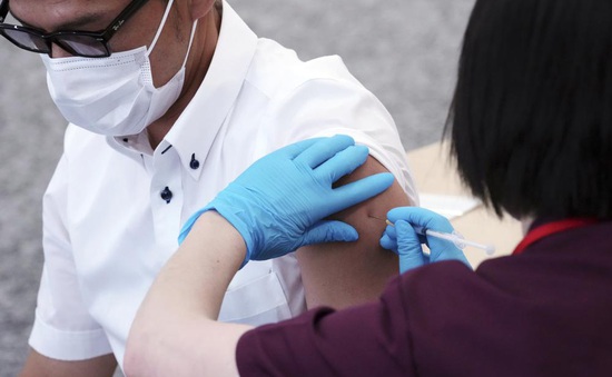 Nhật Bản quyết định tiêm mũi vaccine thứ tư cho người dân