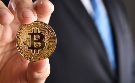 Bitcoin tăng dựng đứng