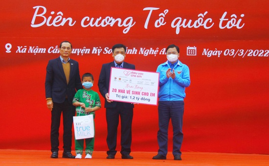 Dự án 1.000 "Nhà vệ sinh cho em" đến với các trường biên giới Nghệ An, Lào Cai