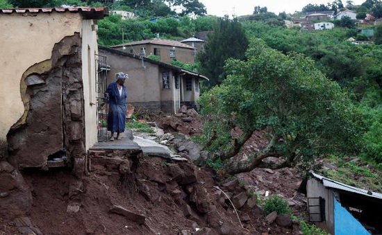 Lũ lụt, sạt lở đất nghiêm trọng ở Nam Phi khiến hơn 300 người thiệt mạng