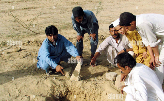 "Mafia đào mộ": Vấn nạn khiến người đã chết cũng không yên ở Pakistan
