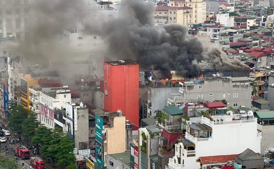 Hà Nội: Dập tắt đám cháy lớn tại phường Thổ Quan