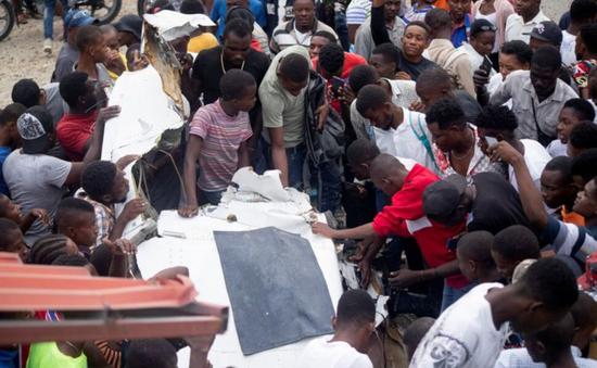 Máy bay lao xuống đường phố sầm uất ở Haiti khiến ít nhất 6 người thiệt mạng